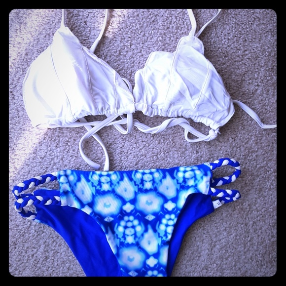 Bikini - Picture 1 of 5